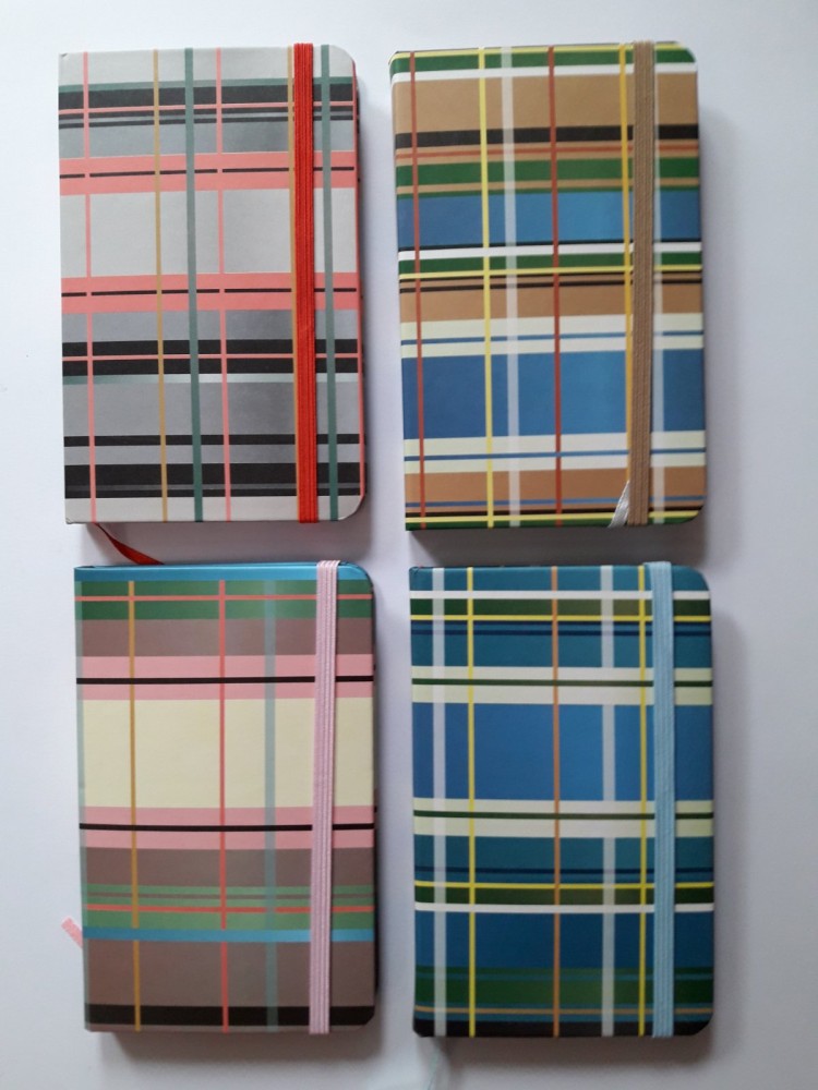 Блокнот 9/14 в клетку  твердая обложка на резинке 3782-43L