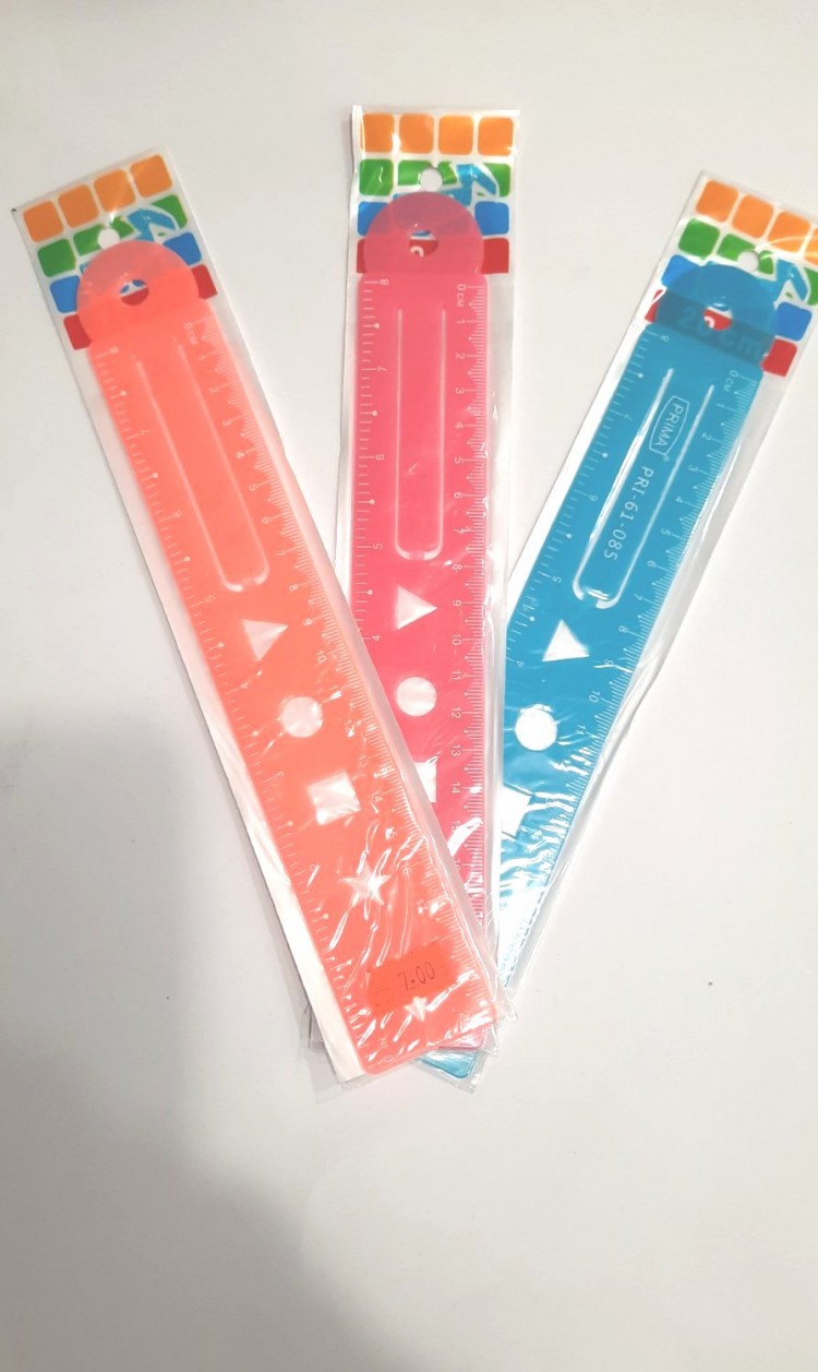 Линейка гибкая «неломайка» с фигурами.