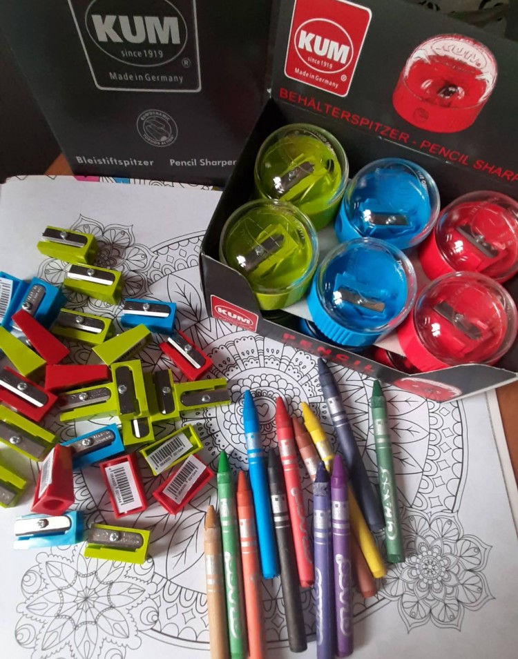 Точилка с контейнером круглая KUM 210