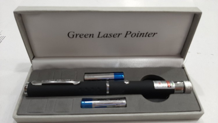 Лазерная указка зеленая с батарейками 